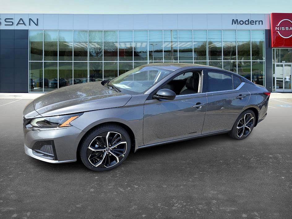 2025 Nissan Altima SR's photo