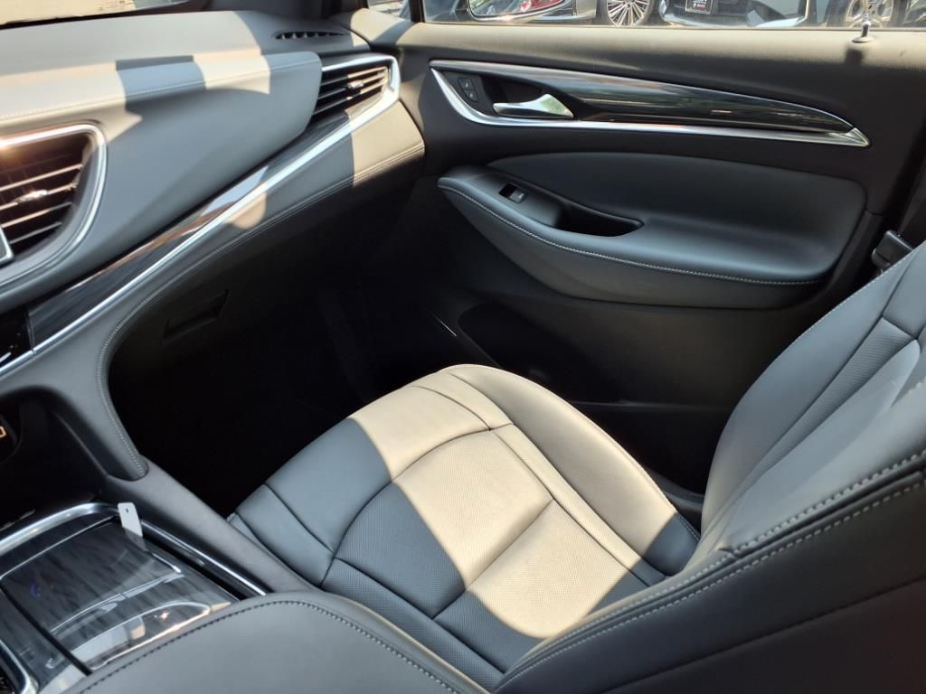 2022 Buick Enclave Essence photo 16