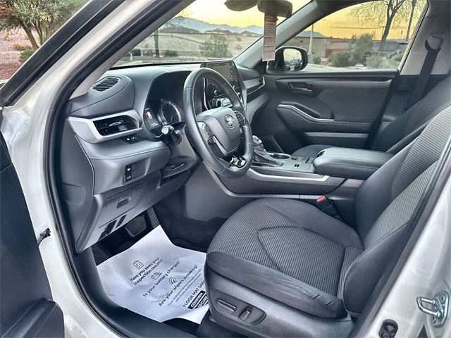 2021 Toyota Highlander Hybrid LE photo 24
