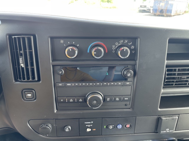 2025 Chevrolet Express 3500 Work Van Cutaway photo 3