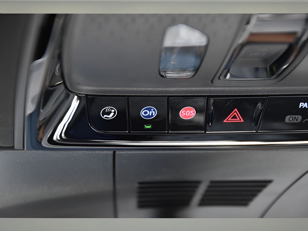 2025 Cadillac Lyriq Luxury photo 27