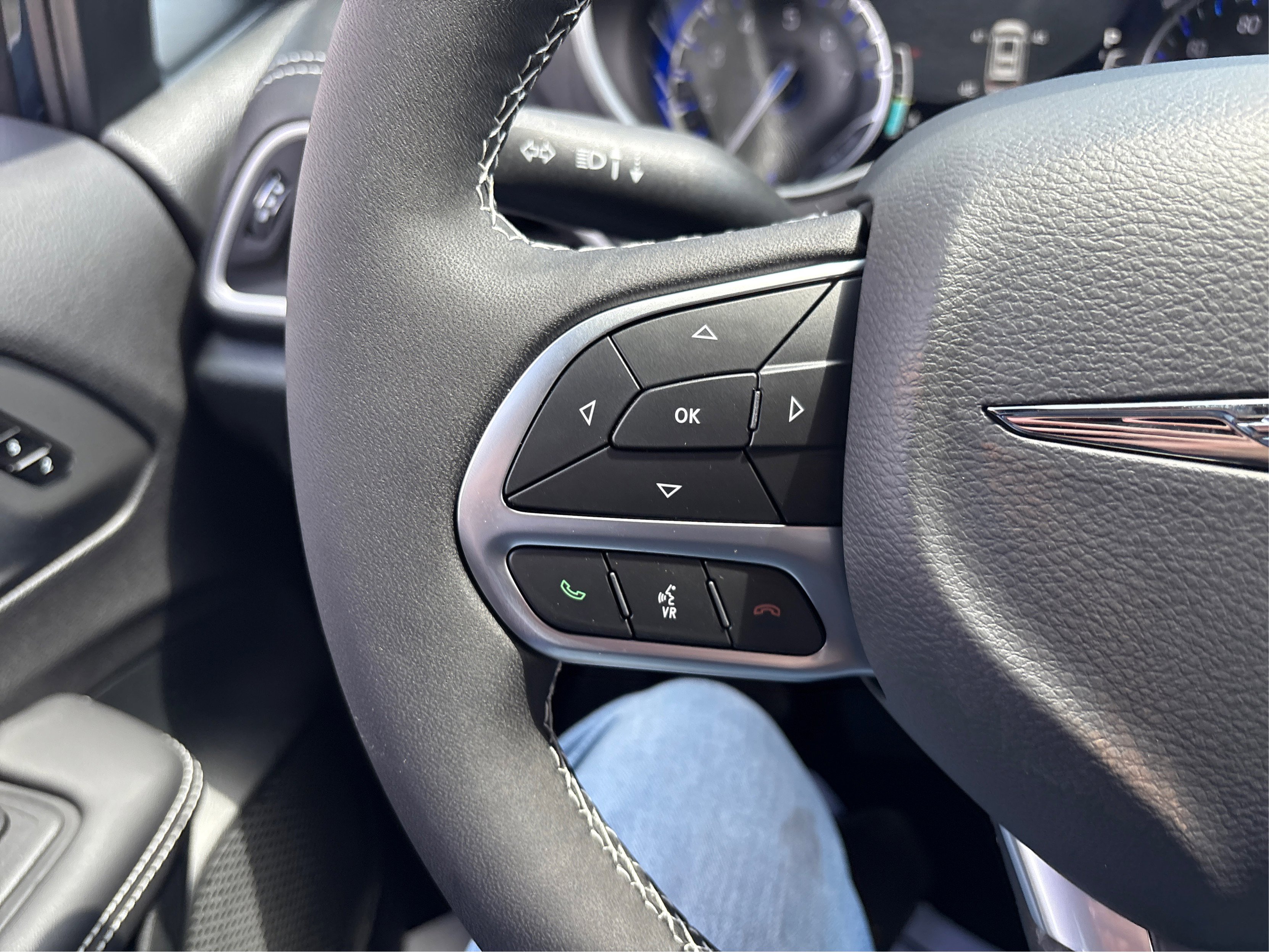 2025 Chrysler Pacifica photo 17