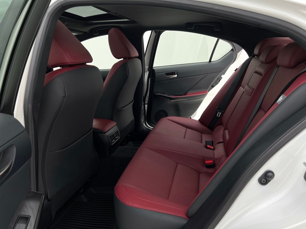 2022 Lexus IS 300 photo 17