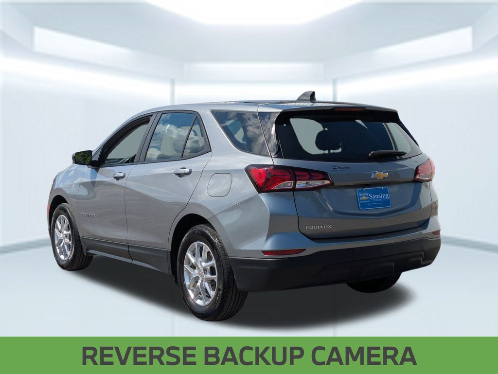 2023 Chevrolet Equinox LS photo 3