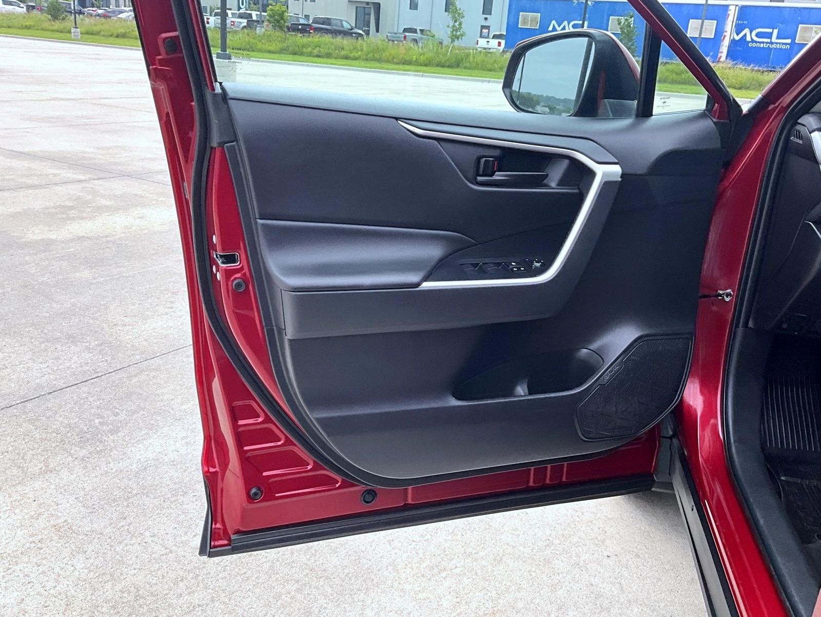 2022 Toyota RAV4 LE photo 10