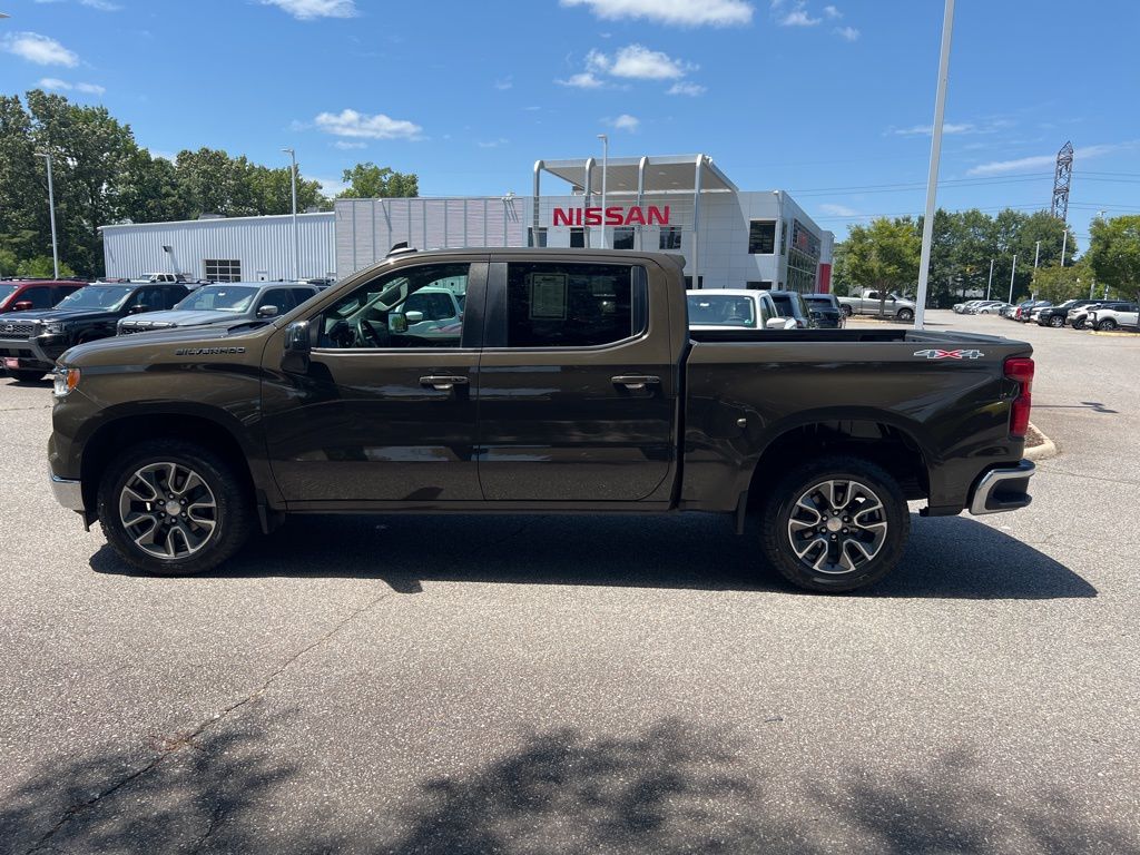 2023 Chevrolet Silverado 1500 LT photo 3