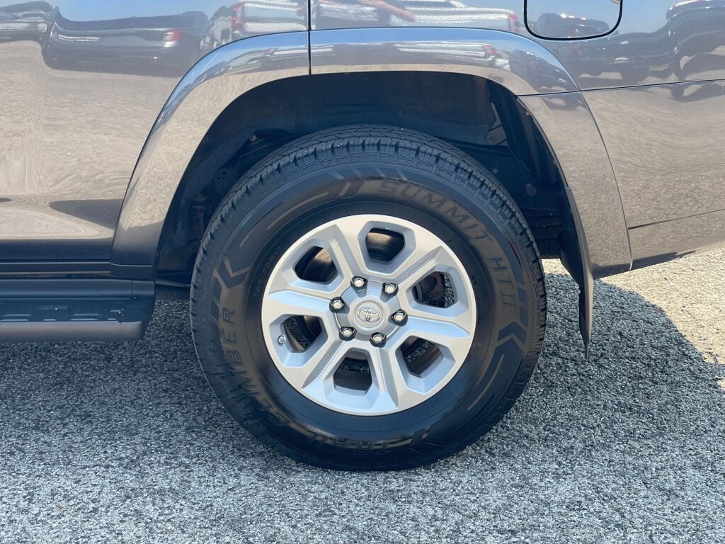 2020 Toyota 4Runner SR5 Premium photo 25