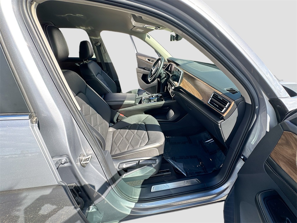2024 Volkswagen Atlas SE Technology photo 28