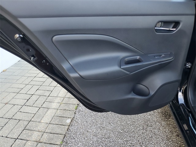 2025 Nissan Versa 1.6 SV photo 18