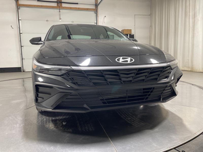 2026 Hyundai Elantra SEL Sport photo 2