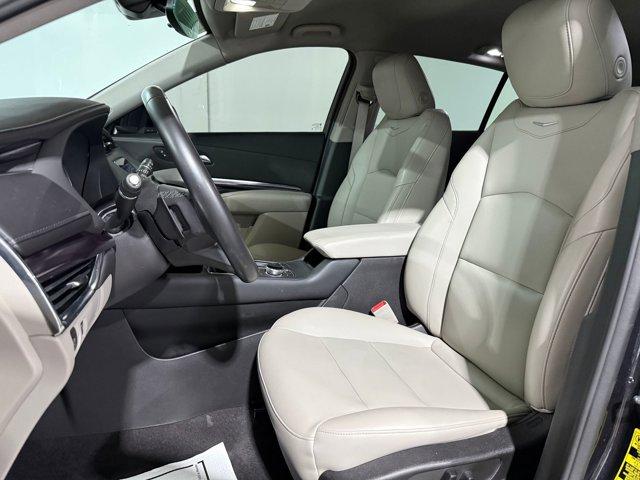 2022 Cadillac XT4 Luxury photo 4
