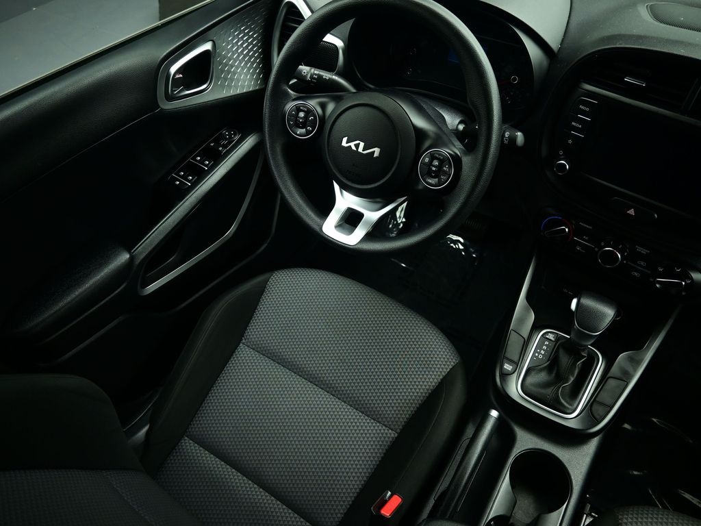 2022 Kia Soul LX photo 7