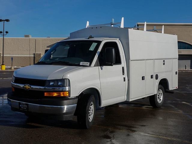 2025 Chevrolet Express Cutaway Base's photo