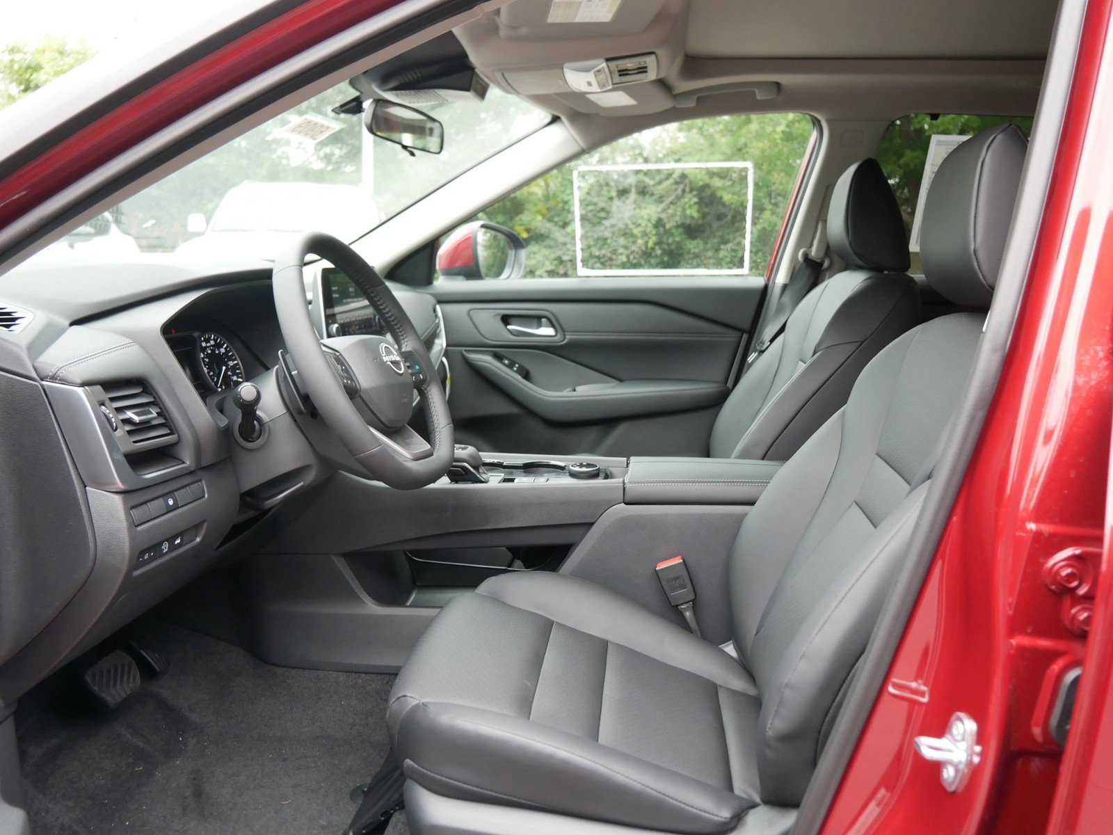 2026 Nissan Rogue SV photo 5