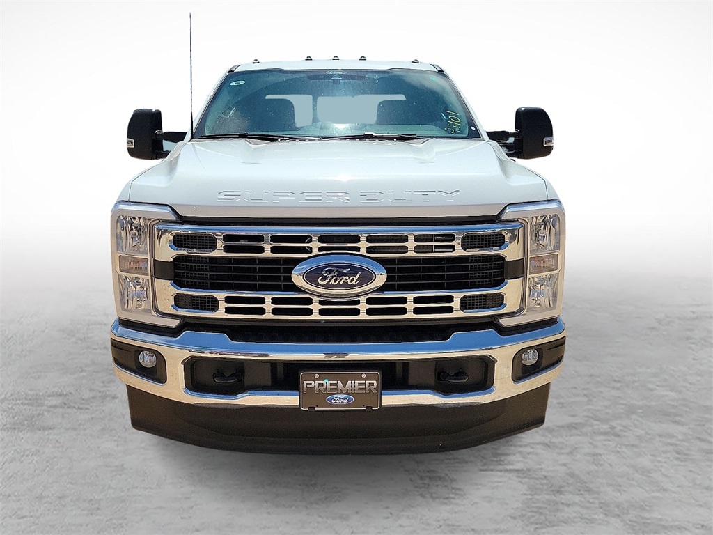 2025 Ford F-350 photo 3