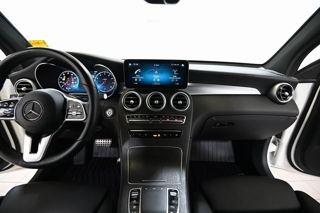 2022 Mercedes Benz GLC 300 4MATIC photo 2