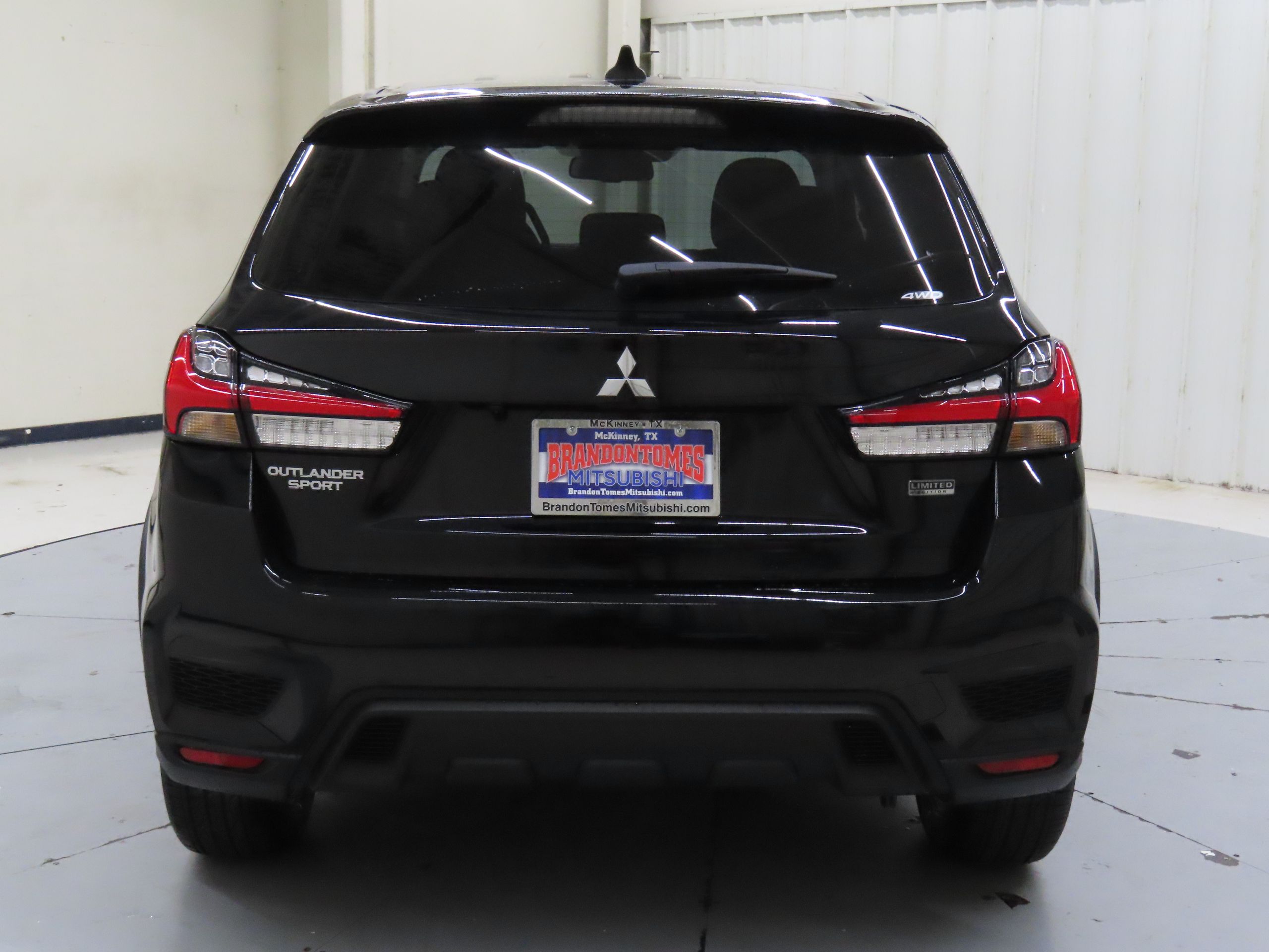 2025 Mitsubishi Outlander Sport LE photo 4