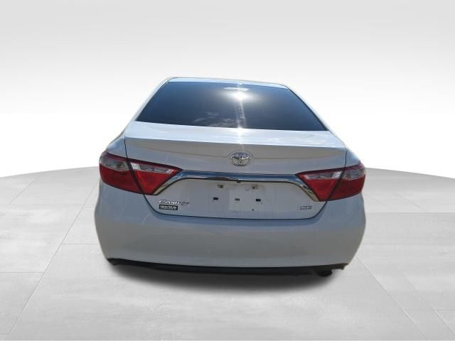 2016 Toyota Camry SE photo 4