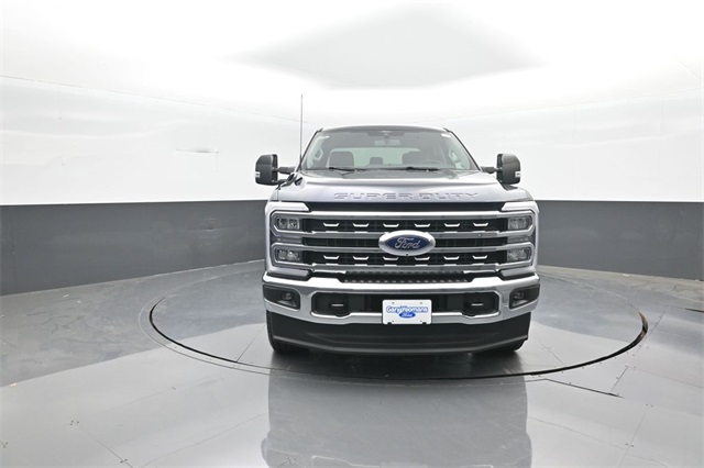 2025 Ford F-350 Lariat photo 2