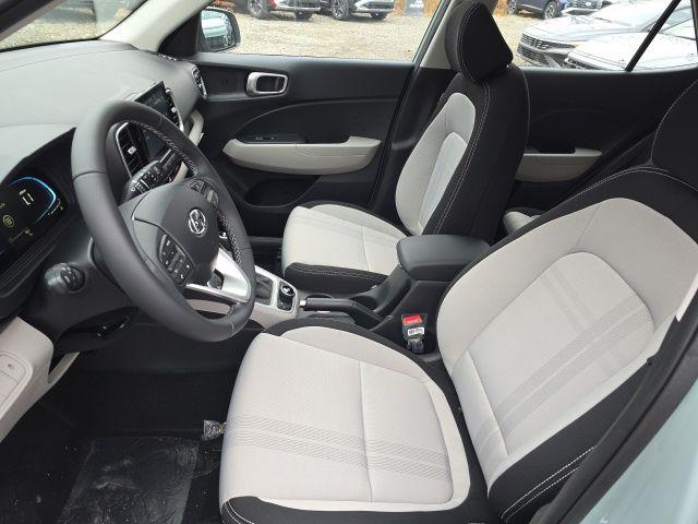 2026 Hyundai Venue SEL photo 4