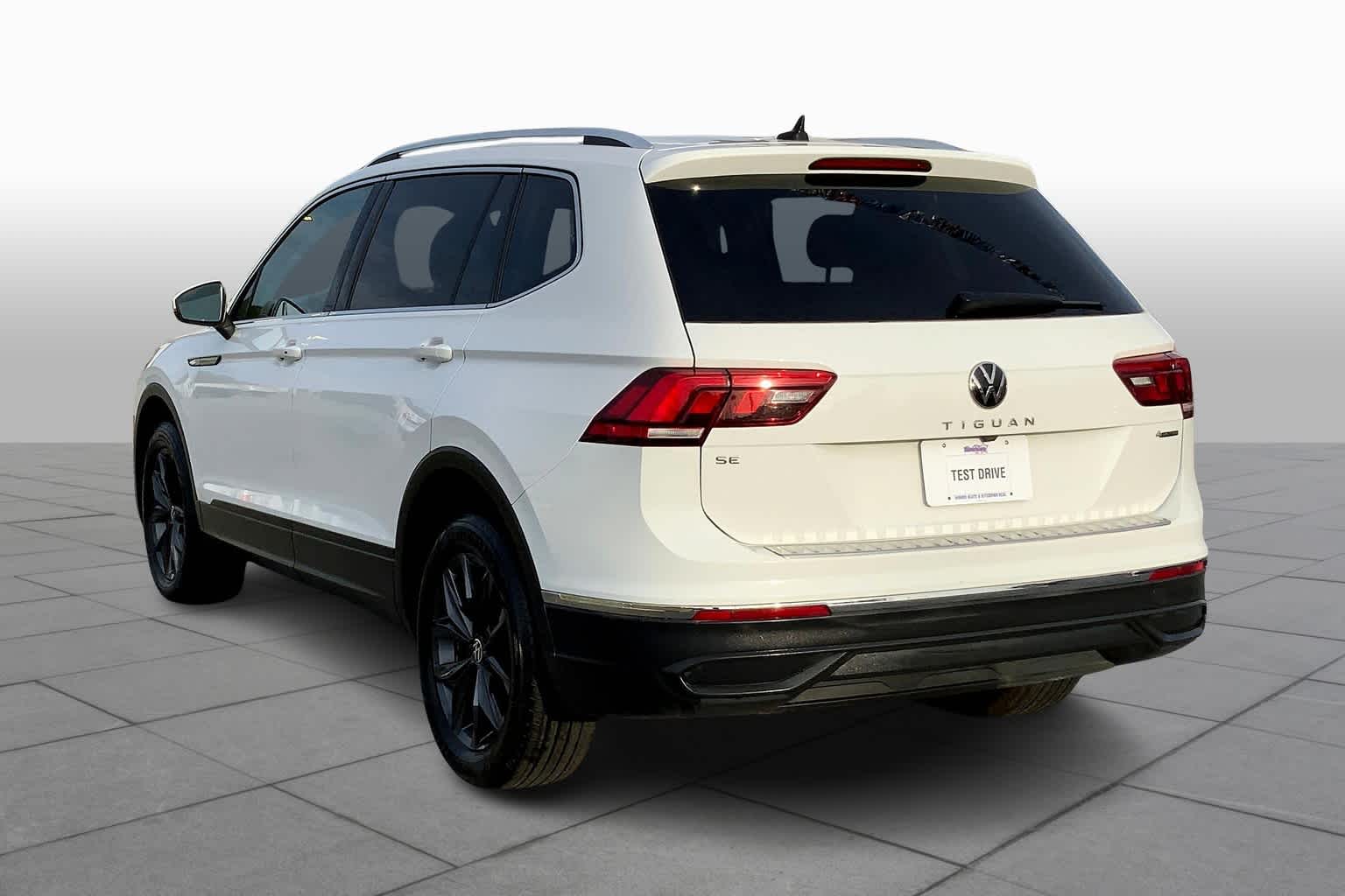 2022 Volkswagen Tiguan SE photo 11