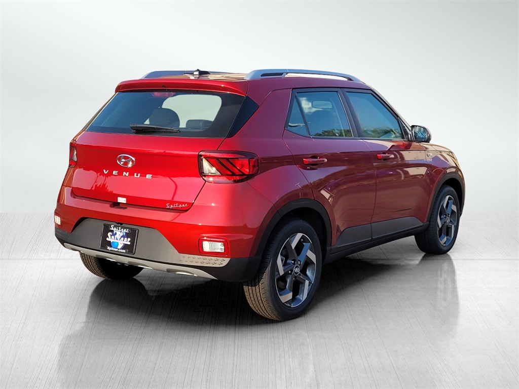 2024 Hyundai Venue SEL photo 4