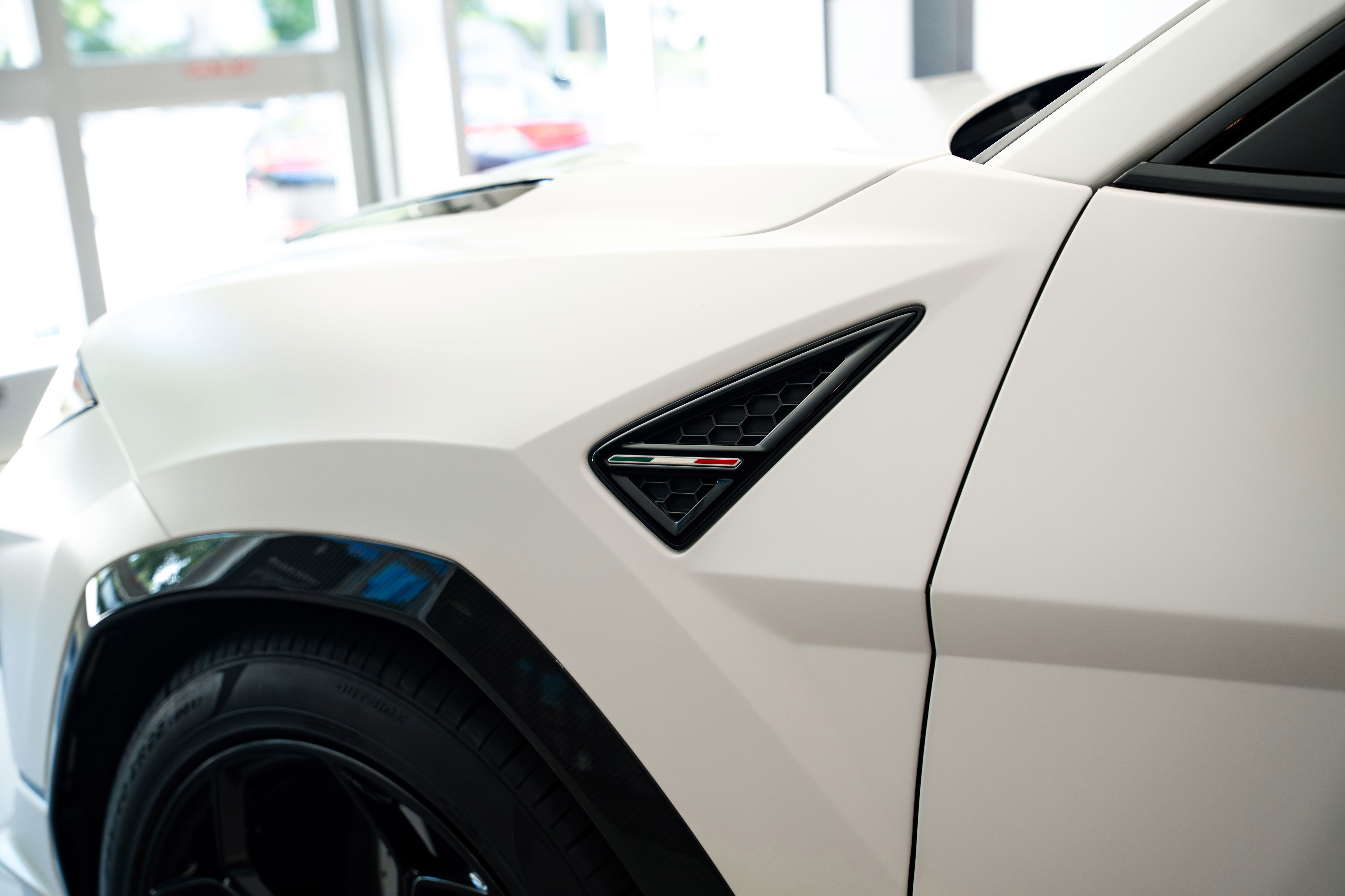 2023 Lamborghini Urus Performante photo 11