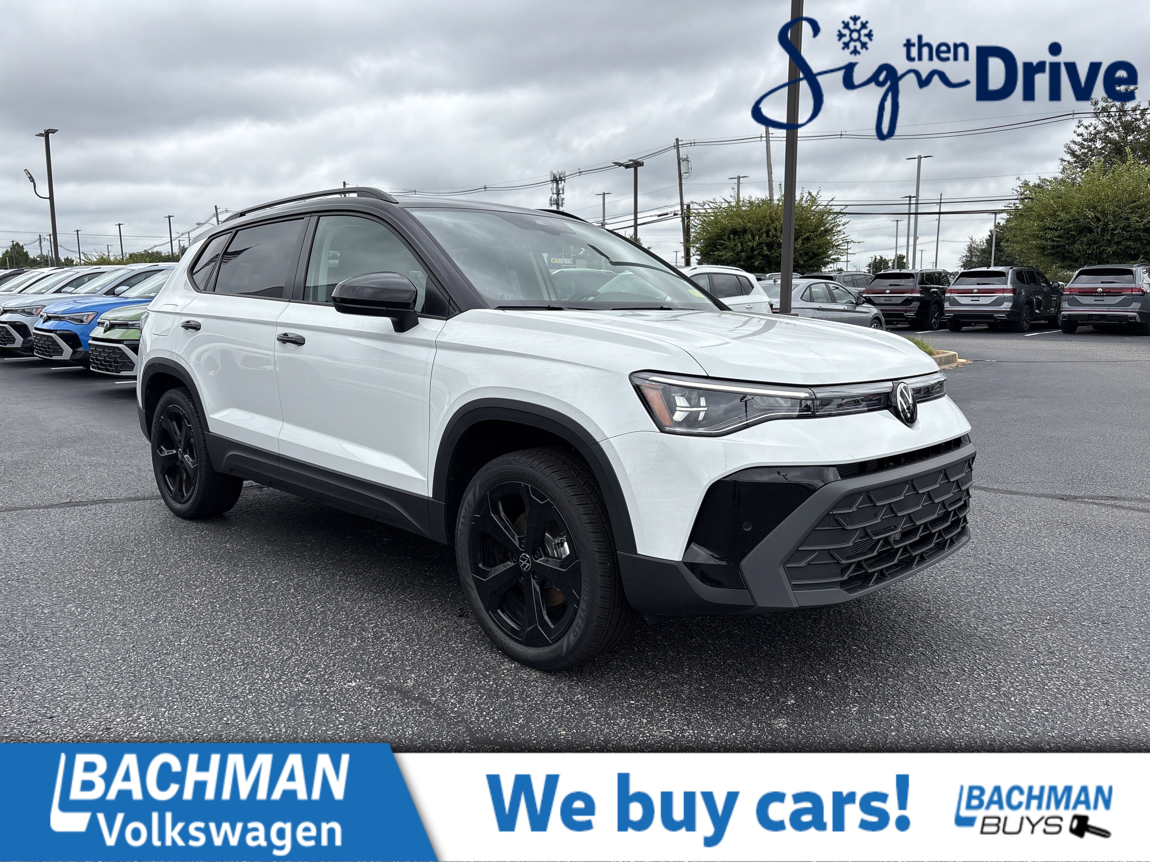 2025 Volkswagen Taos SE Black's photo