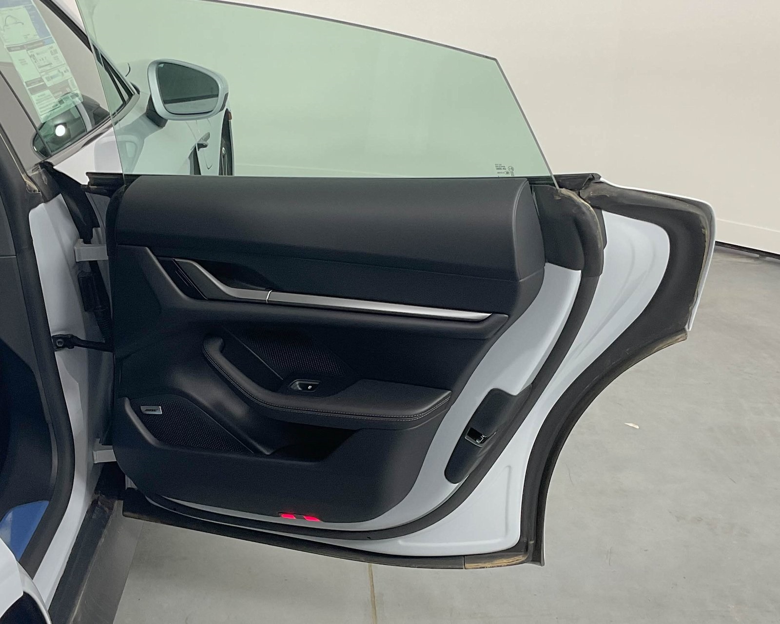 2025 Porsche Taycan photo 23