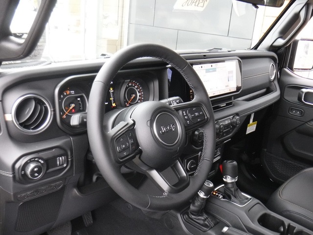 2025 Jeep Gladiator Sport photo 12