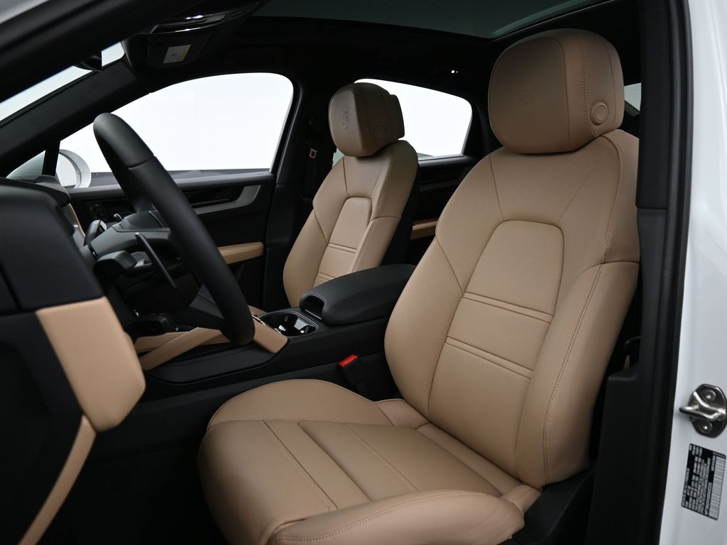 2025 Porsche Cayenne Coupe photo 4