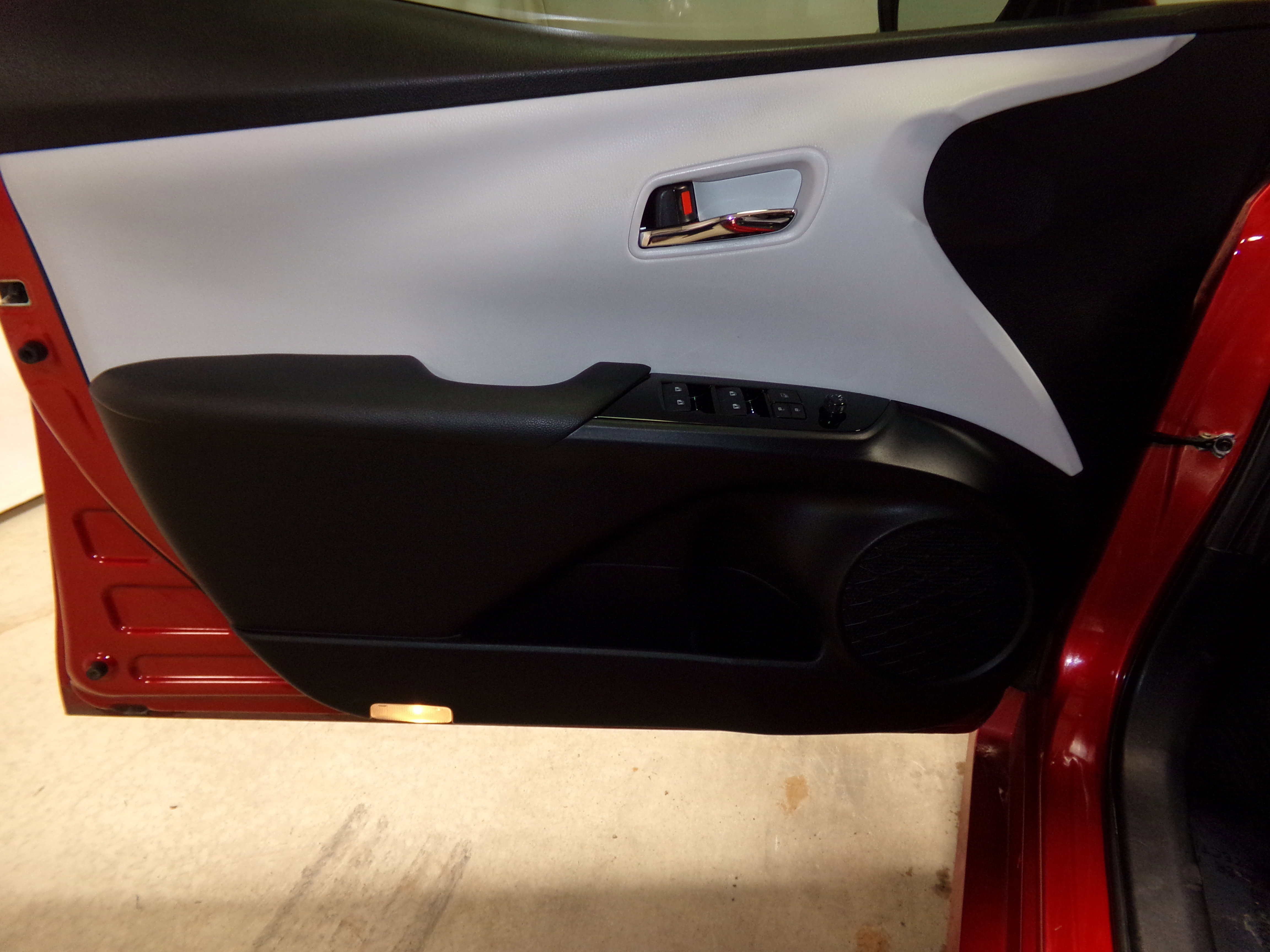 2018 Toyota Prius Two photo 10