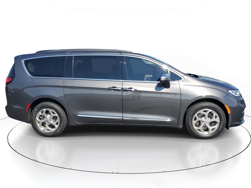 2022 Chrysler Pacifica Limited photo 4