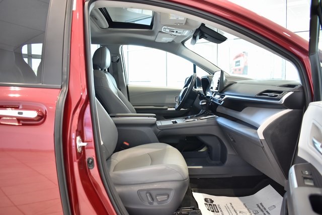 2021 Toyota Sienna XLE photo 12
