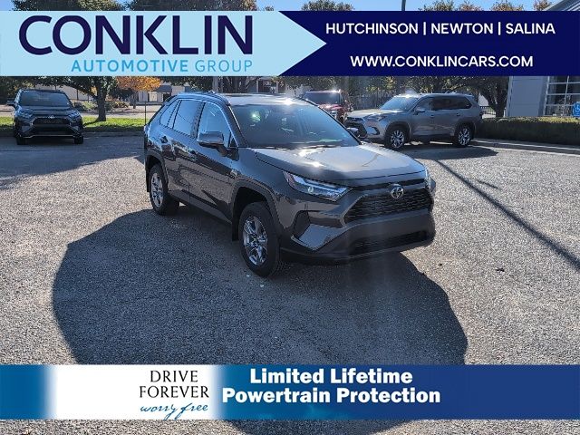 2025 Toyota RAV4 XLE's photo