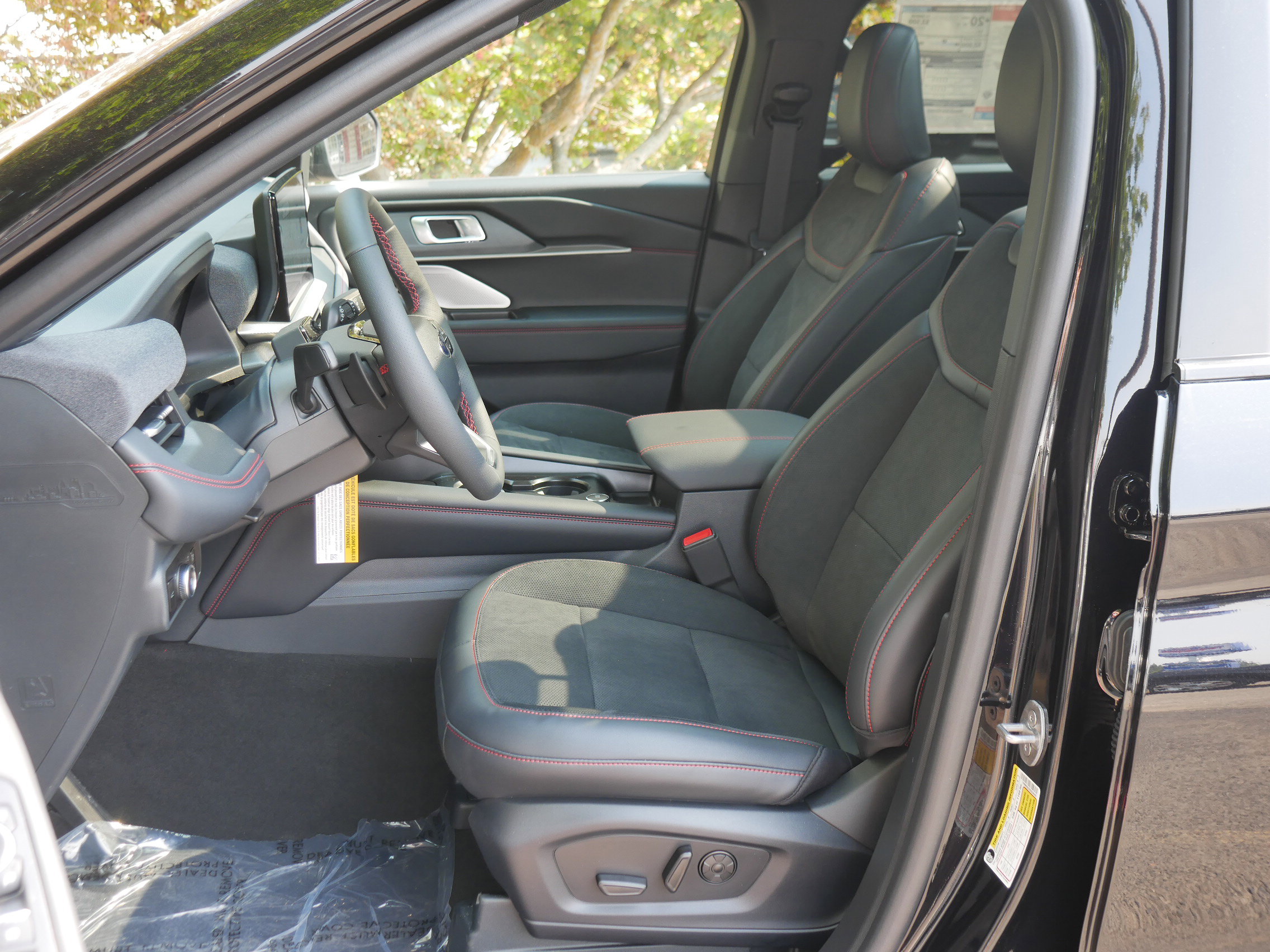 2025 Ford Explorer ST photo 2