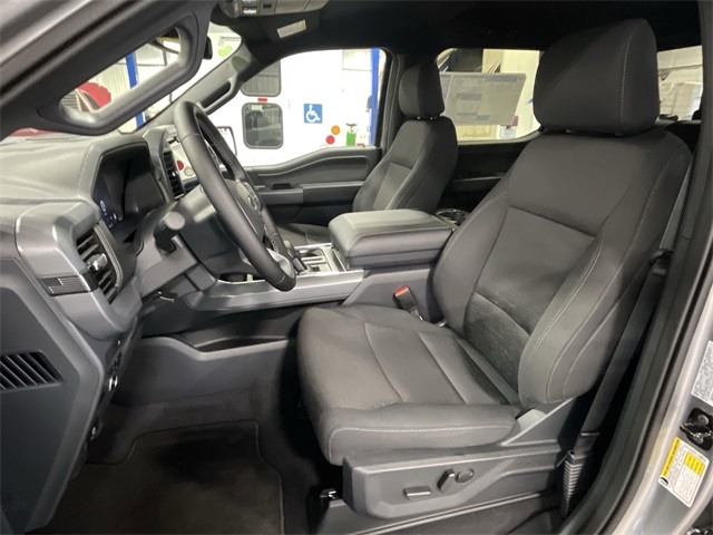 2025 Ford F-150 XLT photo 16