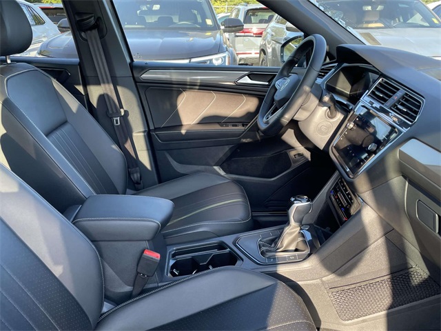 2024 Volkswagen Tiguan SE R-Line Black photo 7