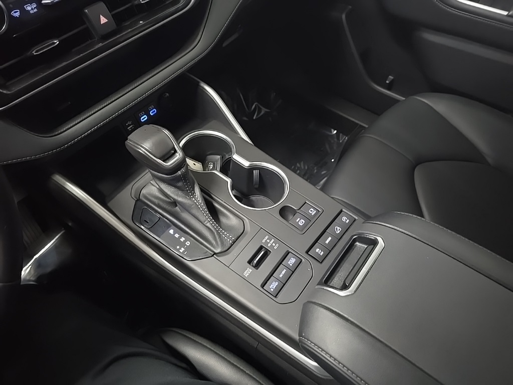2022 Toyota Highlander XLE photo 27