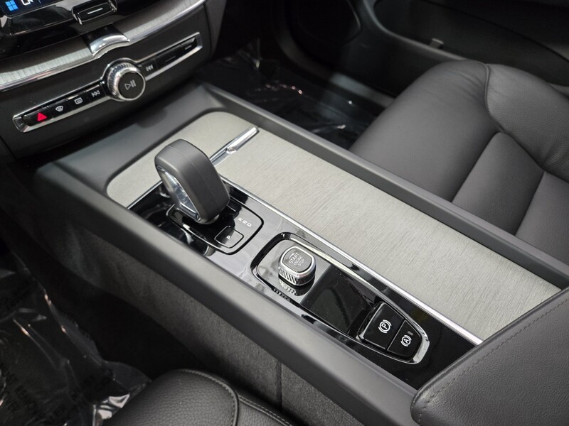 2025 Volvo XC60 B5 Plus photo 35