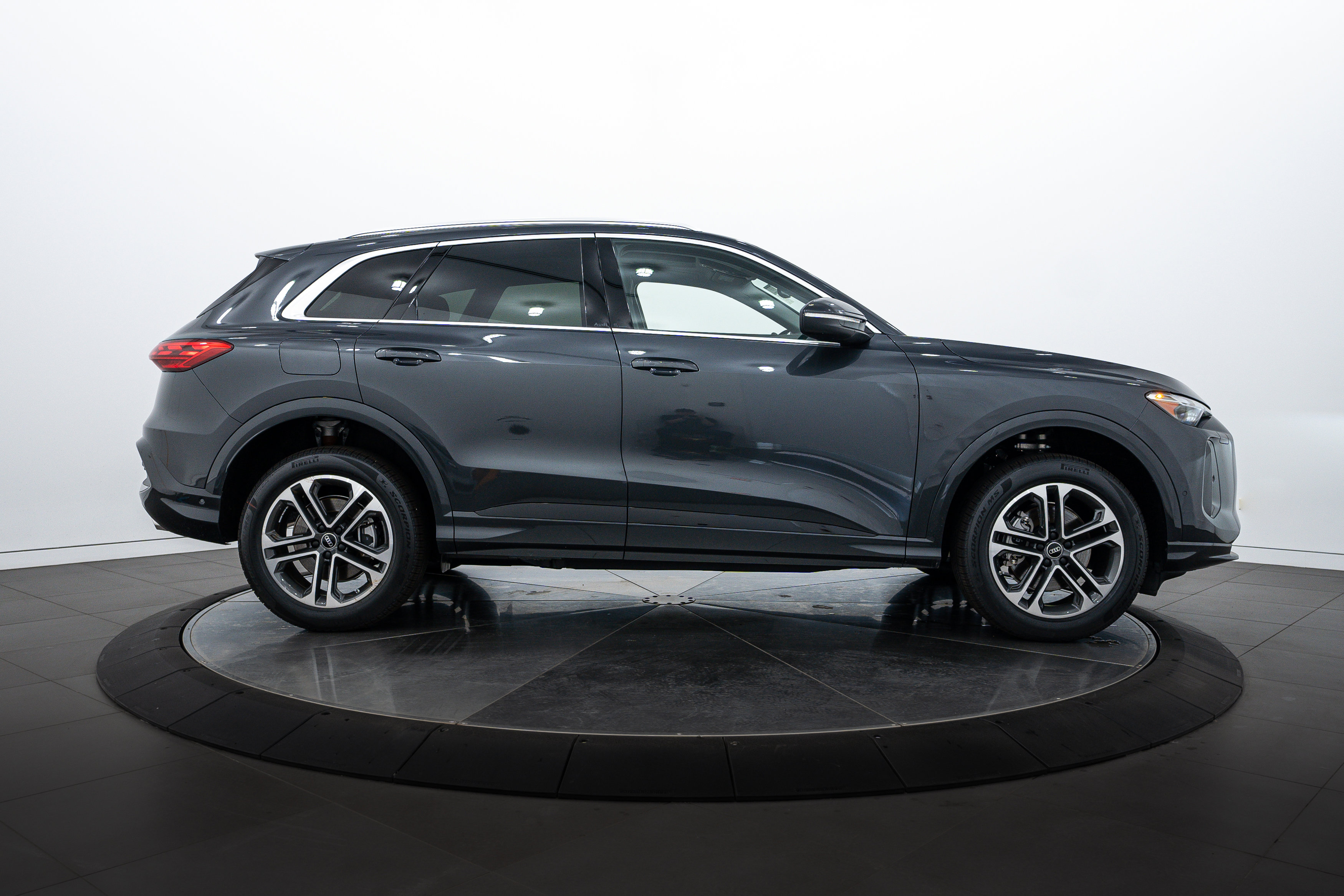 2025 Audi Q5 Premium photo 3