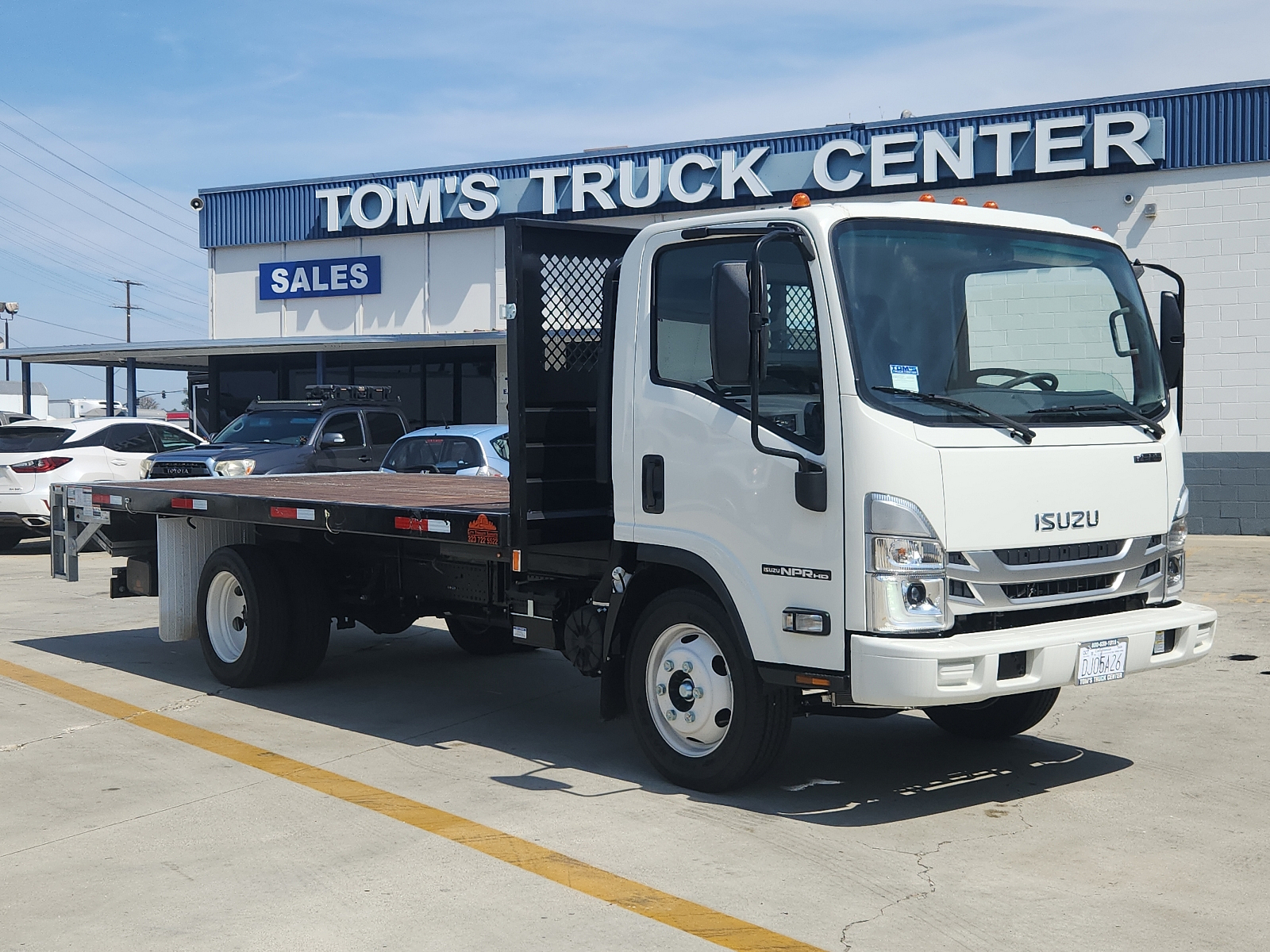 2024 Isuzu NPR HD's photo