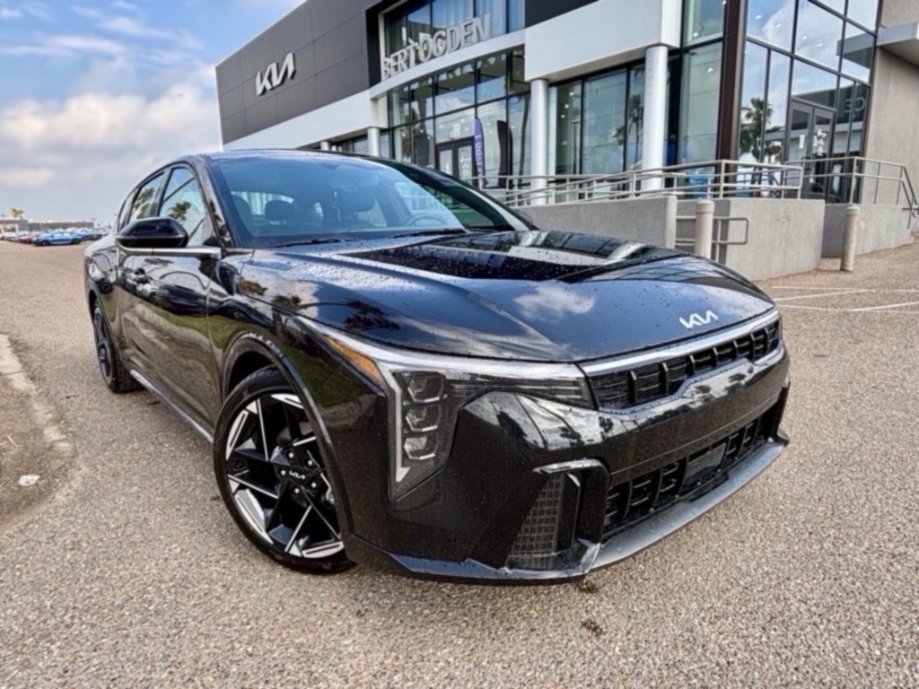 2025 Kia K4 GT-Line's photo