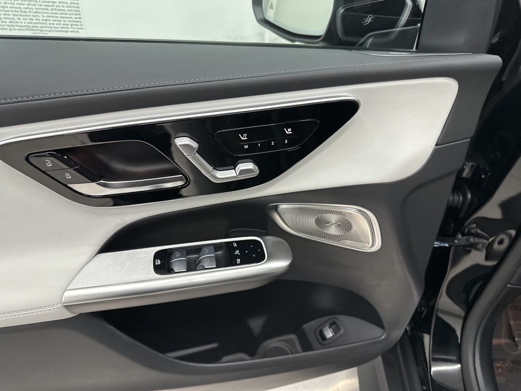 2026 Mercedes Benz GLC 300 photo 6
