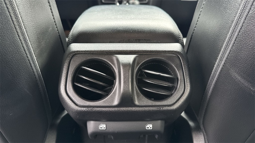 2021 Jeep Wrangler Unlimited Sahara Altitude photo 34