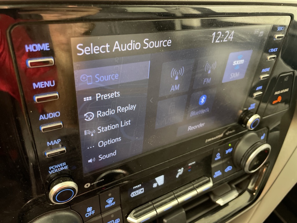 2021 Toyota Highlander XLE photo 25
