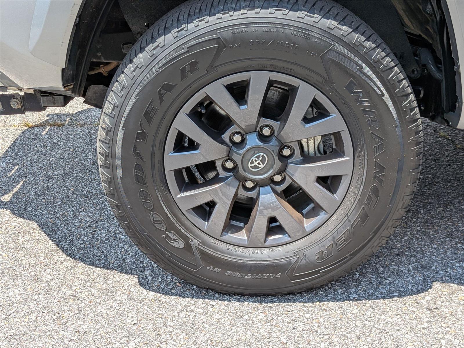 2023 Toyota Tacoma SR5 Double Cab V6 photo 10