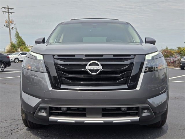 2025 Nissan Pathfinder Platinum photo 5