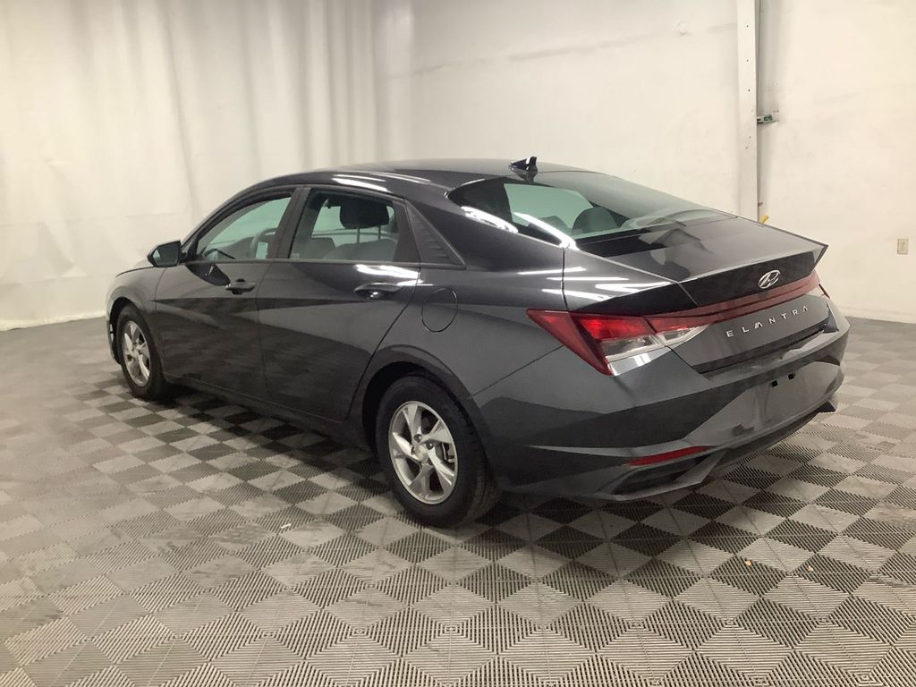 2021 Hyundai Elantra SE photo 4