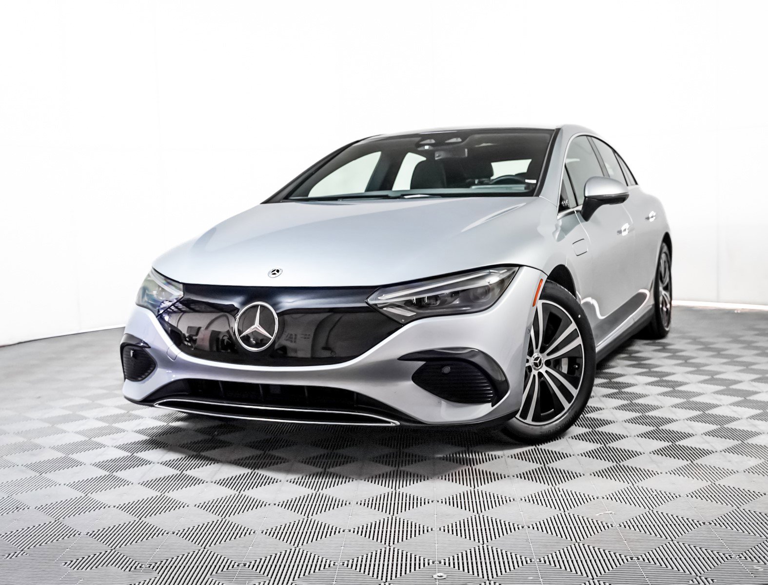 2023 Mercedes-Benz EQE Base's photo